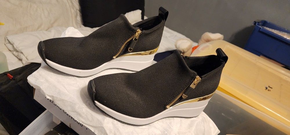 DKNY Women's Boot Shoes Size 7