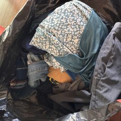 Large Bag Full Of Women's , Mens Ans Teenage Boys Clothes 