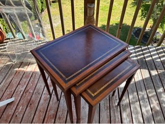 Vintage Heritage Henderson Mahogany Nesting Tables
