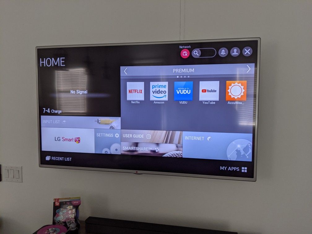 60 Inch LG TV 60LB6100 With Mount