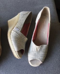 TOMS Women’s Size 7 Wedges Black & Cream