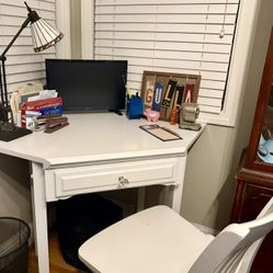 Excellent White Corner Desk And Chair