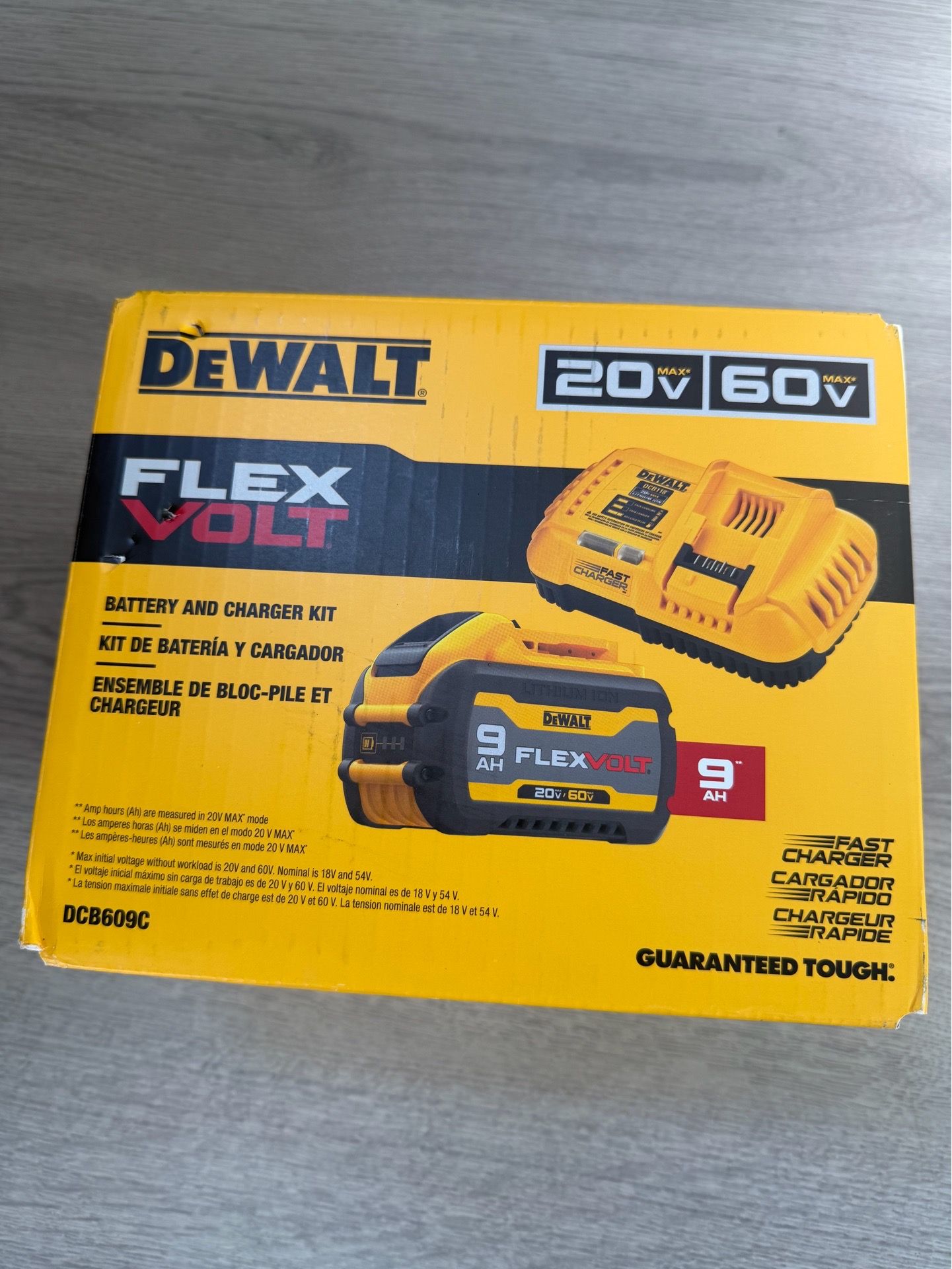 Dewalt 20V/60V MAX FLEXVOLT Lithium-Ion 9.0Ah Battery and Charger Starter Kit