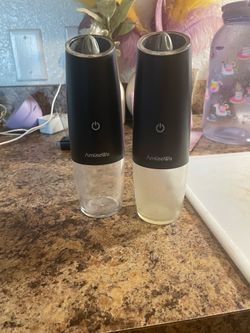 Electric salt and pepper shakers LED light