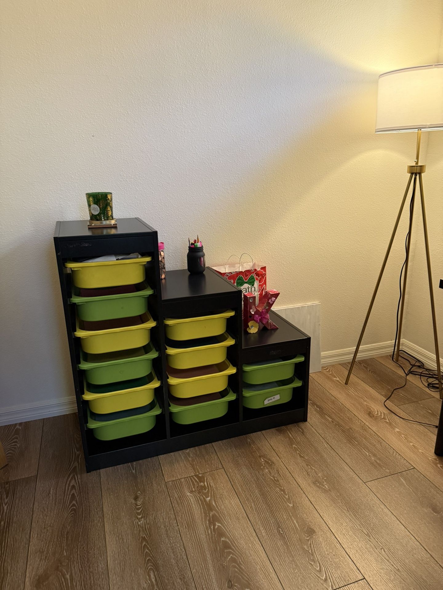 TroFast Shelf With Bins