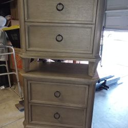 Side Bed Dressers Like Brand New No Scratches No Dance No Chipping Barnyard Style