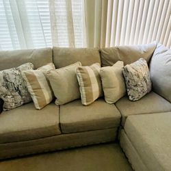 Sectional Couch With Seating Of 6 