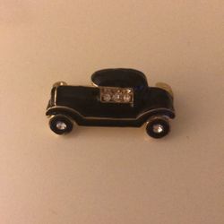 BETSEY JOHNSON BLACK ANTIQUE INSPIRED CAR BROOCH
