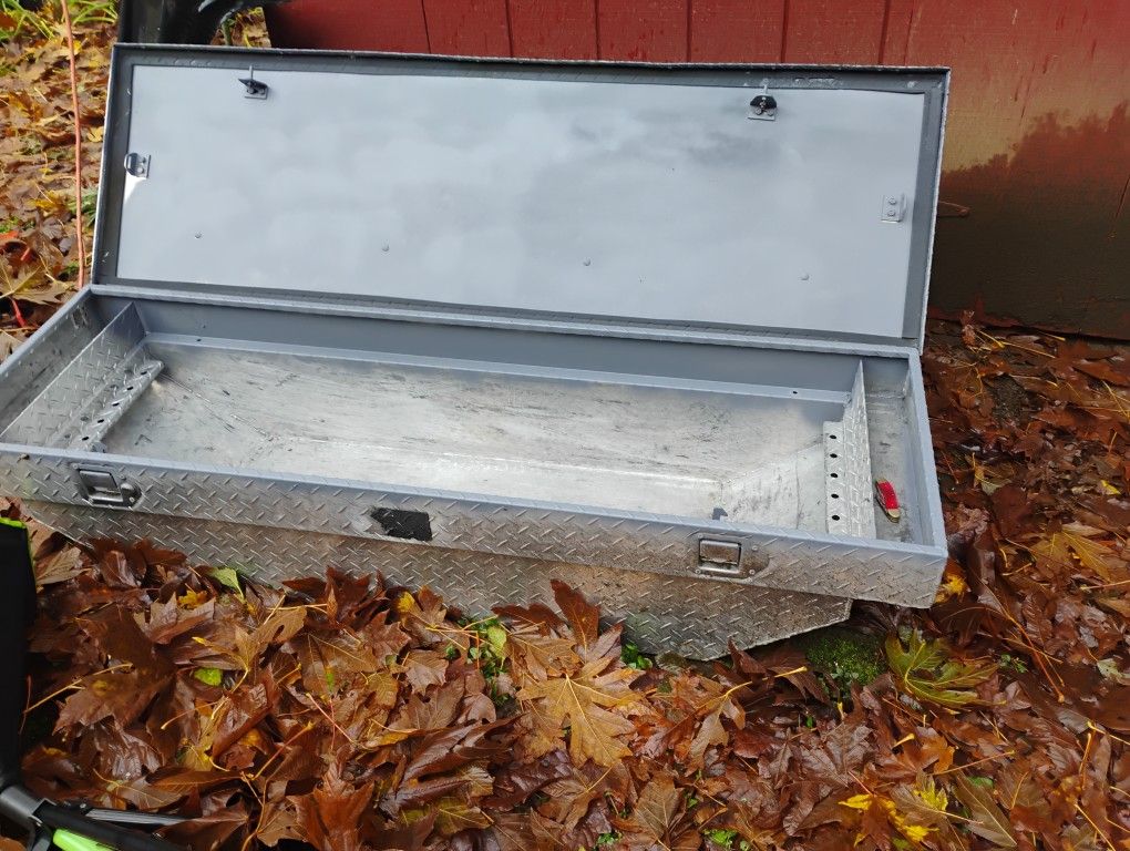 Diamond Plate Truck Tool Box