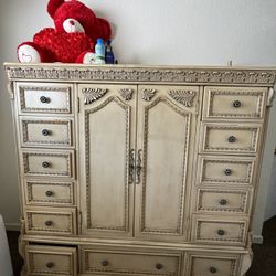 Rare High Quality Old Fashion Master Dresser 