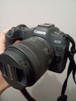Canon EOS R8 Mirrorless Camera with 24-50mm Lens