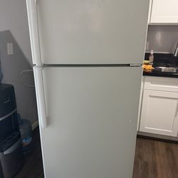 GE REFRIGERATOR