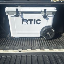 Rtic 52qt Wheeled Cooler