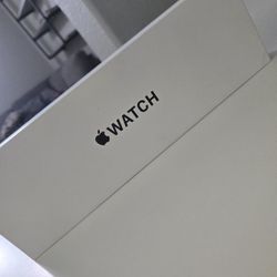 Apple Watch SE3 2025 Model! 40mm, Starlight! GPS Brand New Unopened Box With Apple Warranty !! $240