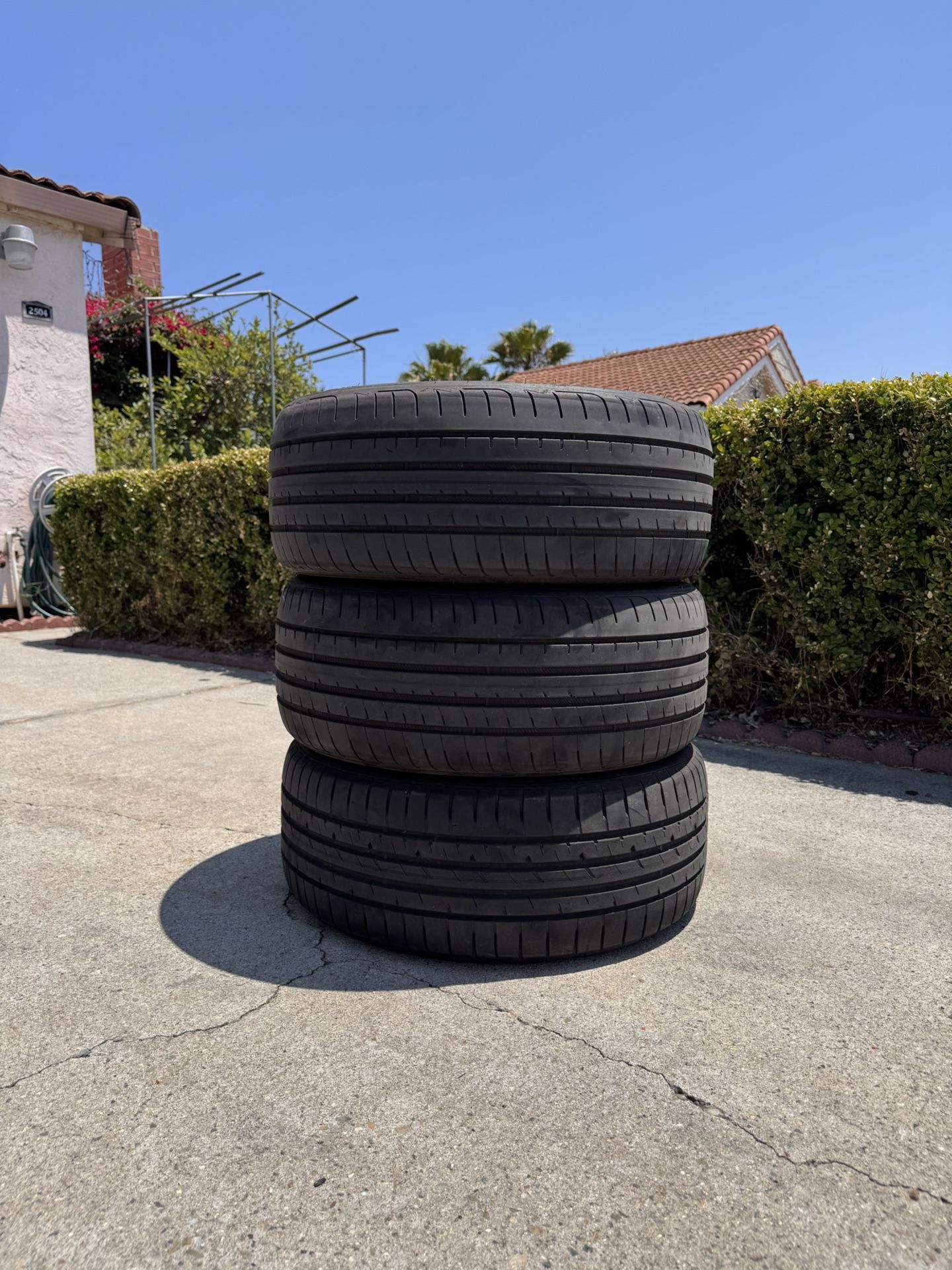 (3) 225/40R19 Tires