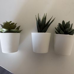 Set of faux plants