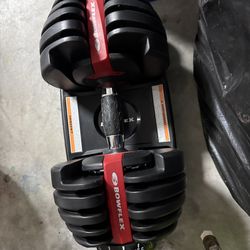 New One bowflex  (1) Adjustable dumbbell from 5lb - 52.5lb with Anti-Slip Handle and Tray, Black