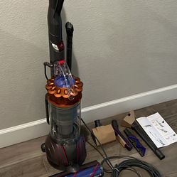 Dyson Floor Vacuum— New!!
