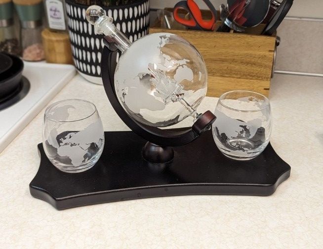 Bezrat Etched Globe Whiskey Decanter Set