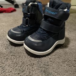 Toddler snow boots size 6c