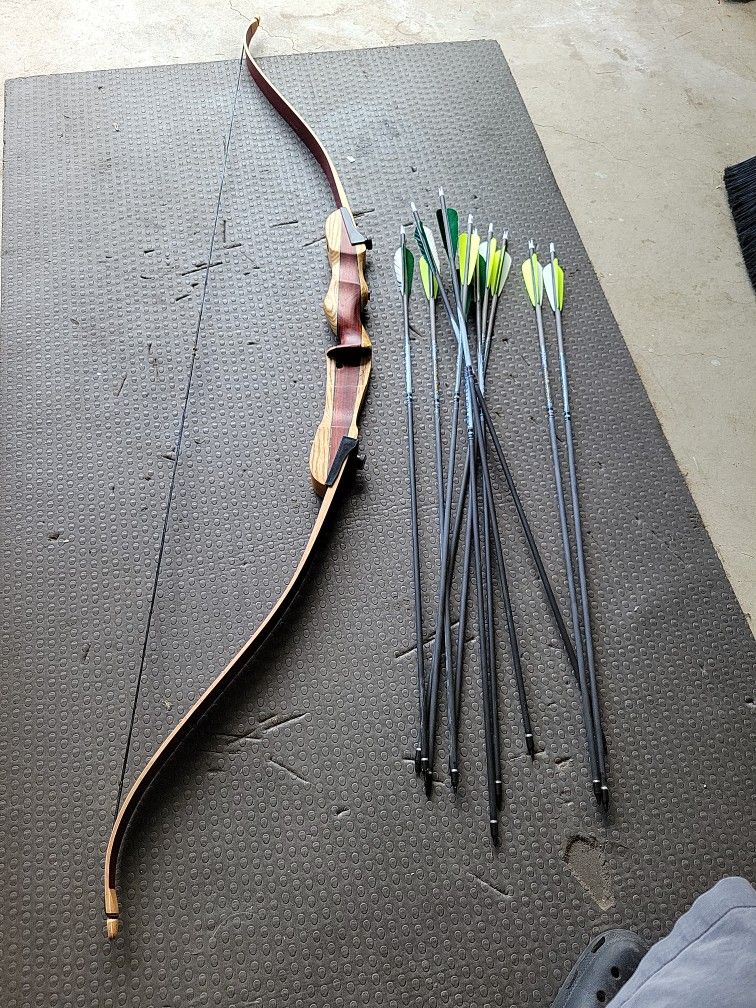 Recurve Bow With Arrows And Accessories