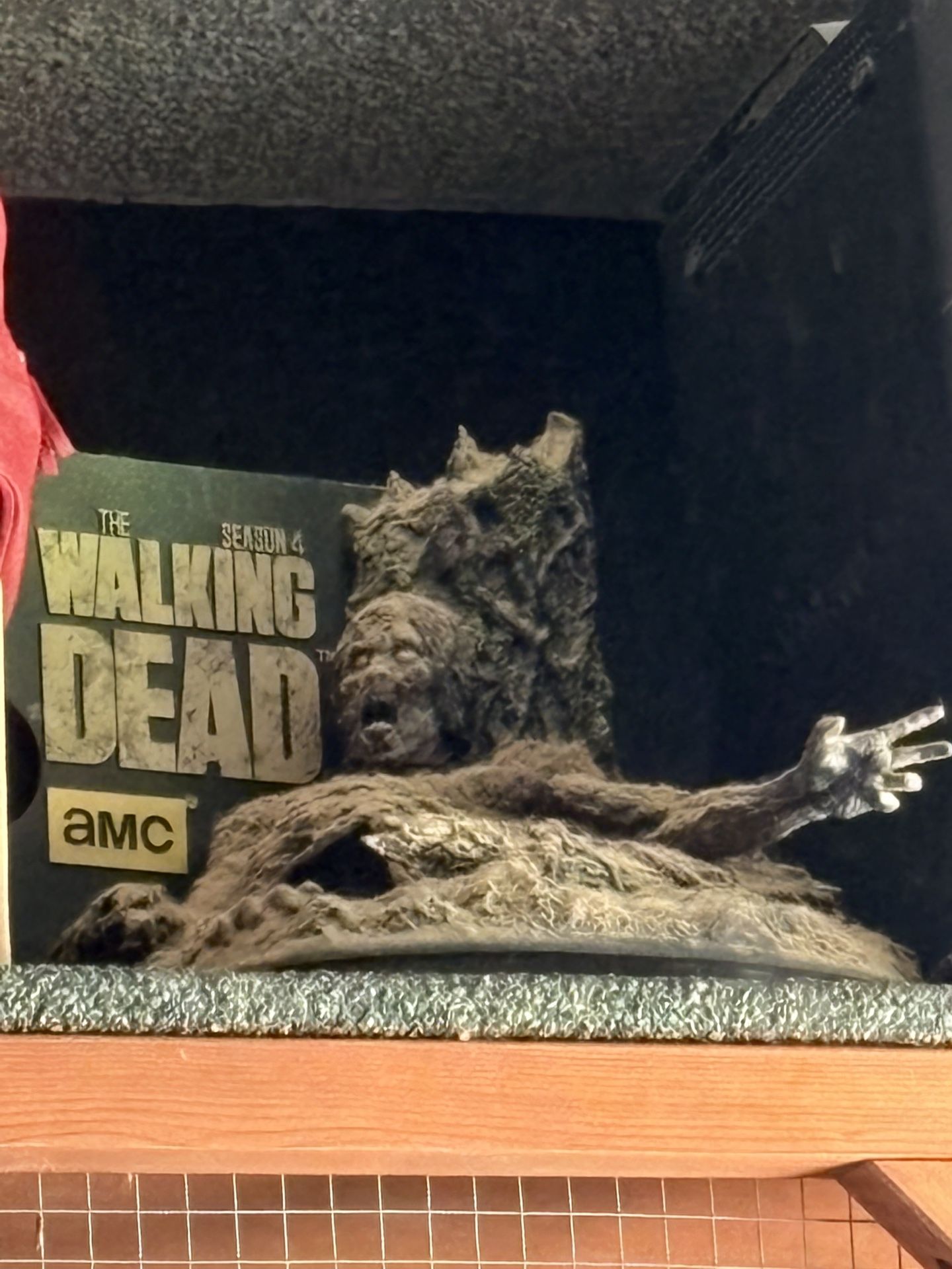 The Walking Dead Season 4 DVD/Blu-Ray Set Collectible (Just Collectible)