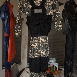 Halloween Costumes Swat, Black Panther, Superman 