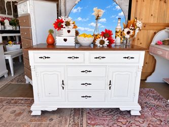 Buffet / Server / Sideboard / Credenza