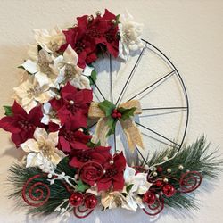 Holiday Wagon Wheel Wreath Wall Decor 