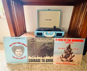 Record player & 3 records - great condition