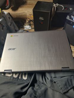 Vendo La Computadora Perdí El Cargador Pero La Computadora Sirve Bien Solo Hay Que Consegirle Cargador 