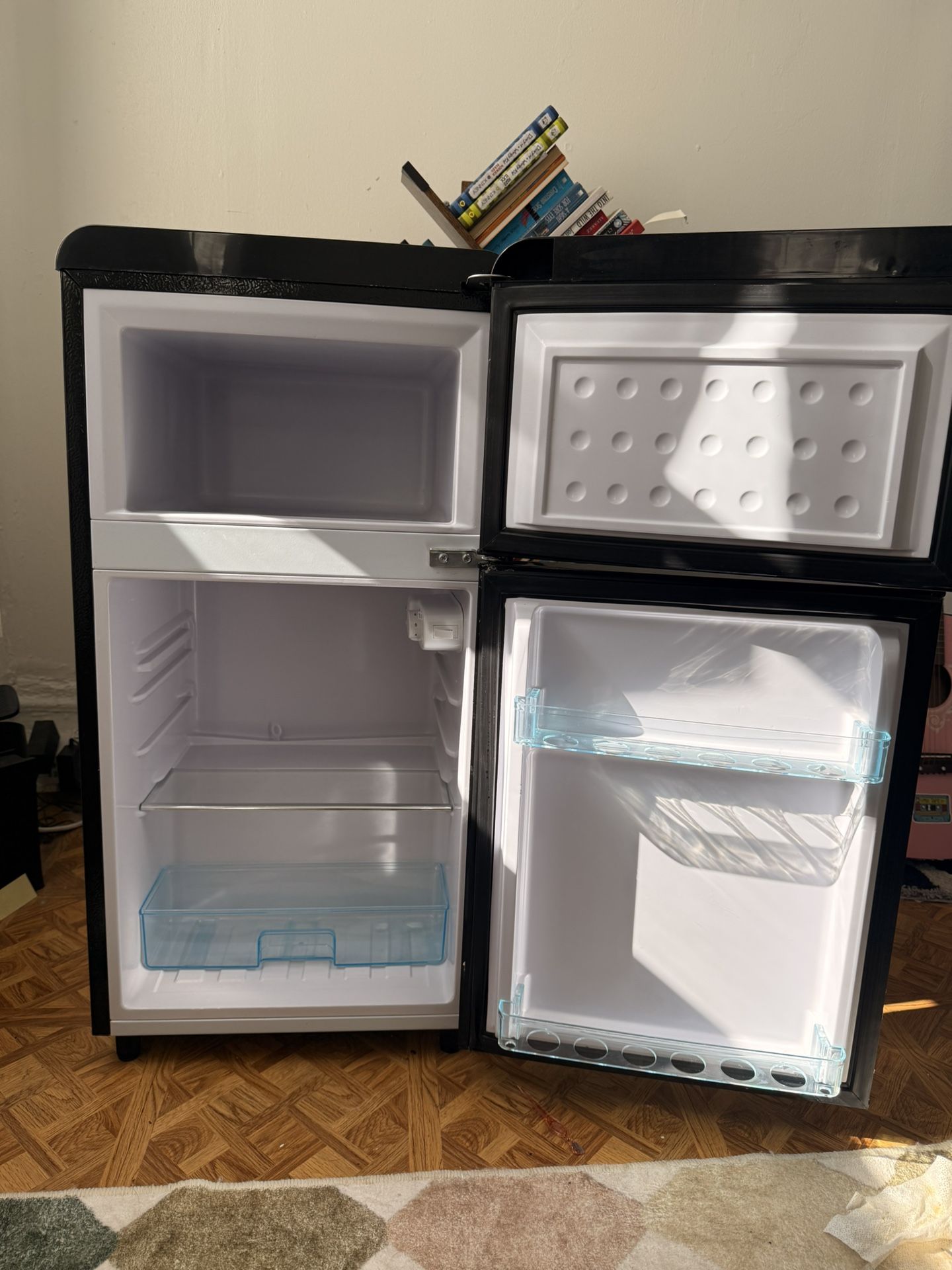 MINI FRIDGE w/ ICE MAKER