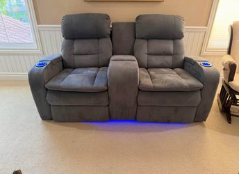 Power recliner loveseat