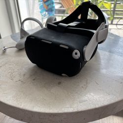 Meta Quest 2 + Elite Strap & Controllers