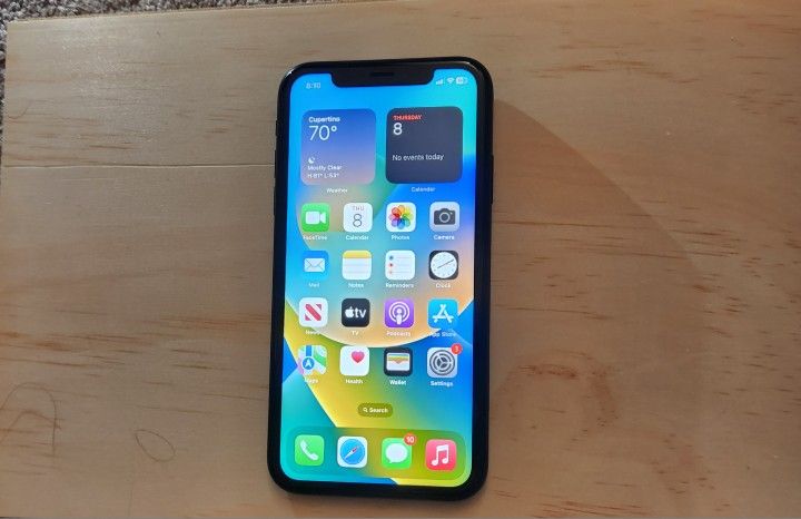 carrier unlocked iPhone XR  96 battery health all day with charger