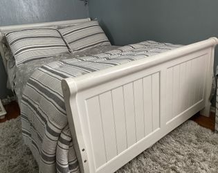 White wood FULL bed set (mattress NOT included)