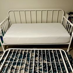 Twin day Bed With Mattress