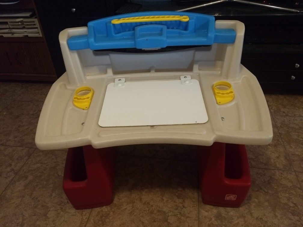 Step2 Art Desk Deluxe

