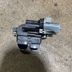 2011-2017 Volkswagen Touareg/cayenne Trunk Power Latch new OEM