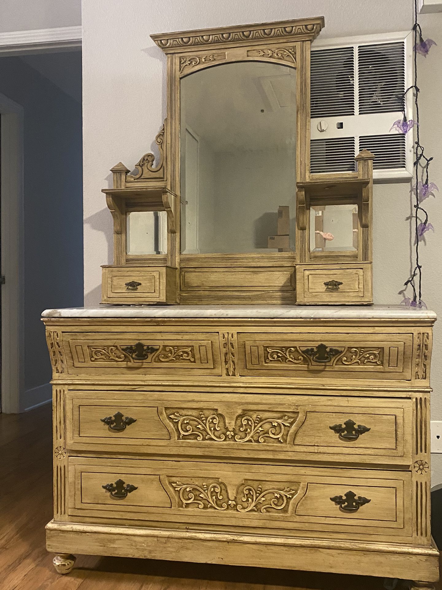 Vintage Victorian Style Vanity/Dresser 