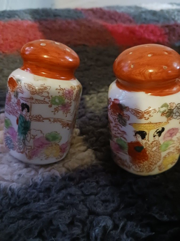 Vintage Porcelain Japanese Geisha Girls Salt/Pepper Shakers, Hand Painted