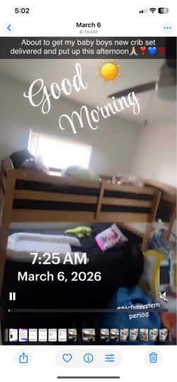 Twin bunk bed