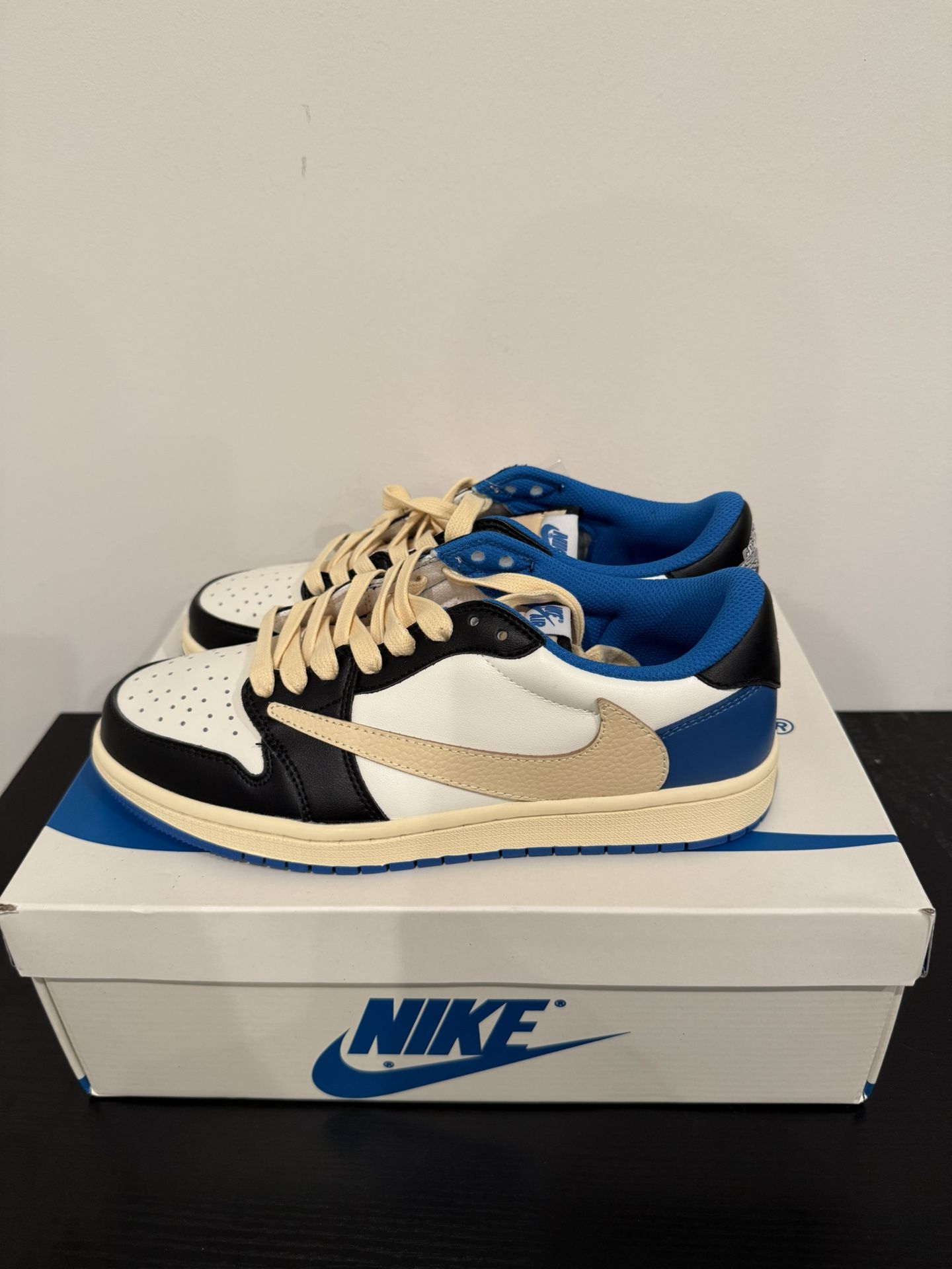 Travis Scott x Air Jordan 1 Retro Low Size 9.5