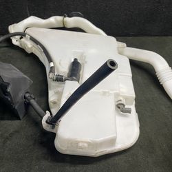 2009-12 BMW 750 OEM WINDOW WASHER RESEVIOUR