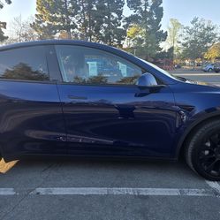 2022 Tesla Model Y Dual Motor AWD – Low Miles – Clean Title