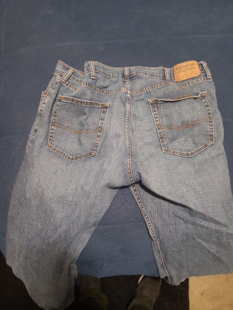Mens Levi's 38x30 All Slighly Used