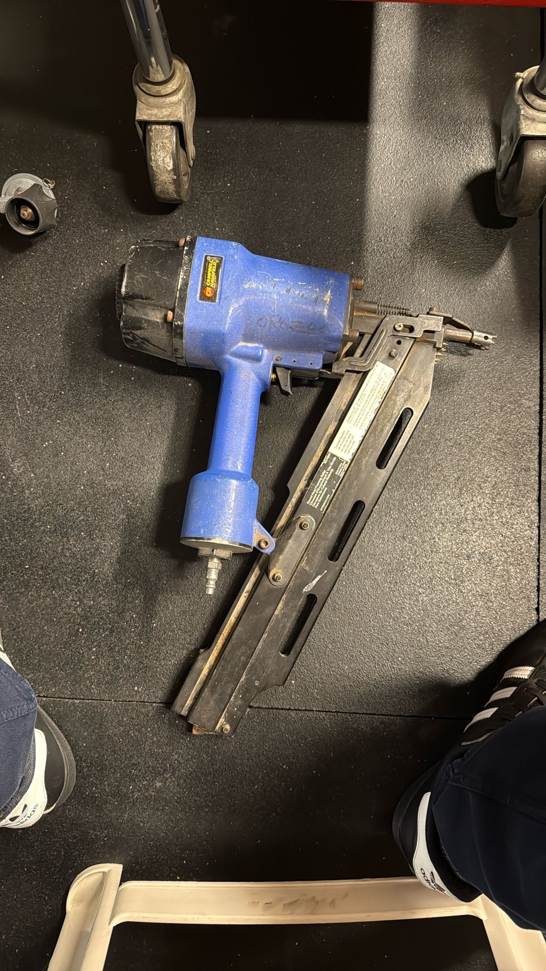 CAMPBELL HAUSFELD NAIL GUN