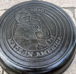 10.25” Lodge Retired Rosie The Riveter 2020 Made In America Cast Iron Skillet