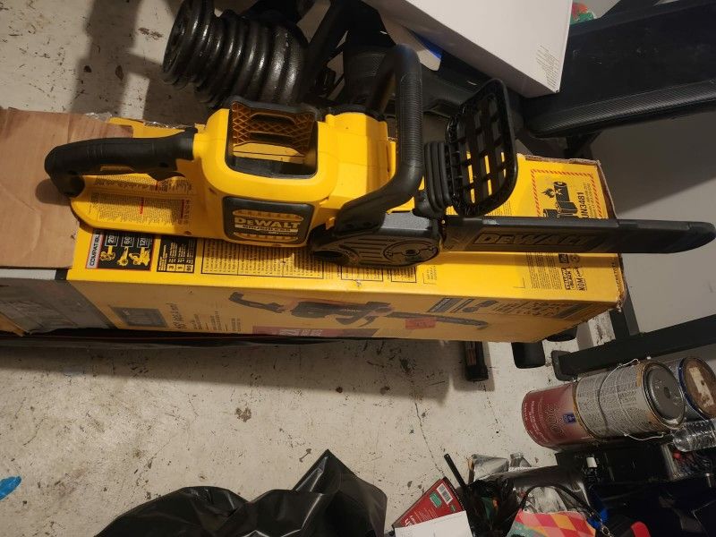Dewalt Chainsaw 16"