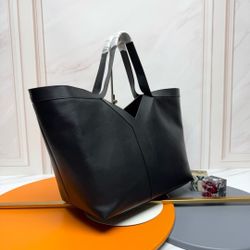 A bag that women love